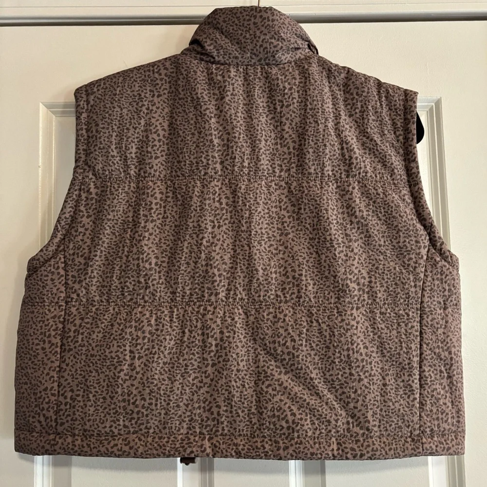 Thread & Supply Cropped Leopard Puffer Vest, size Large - Picture 4 of 6